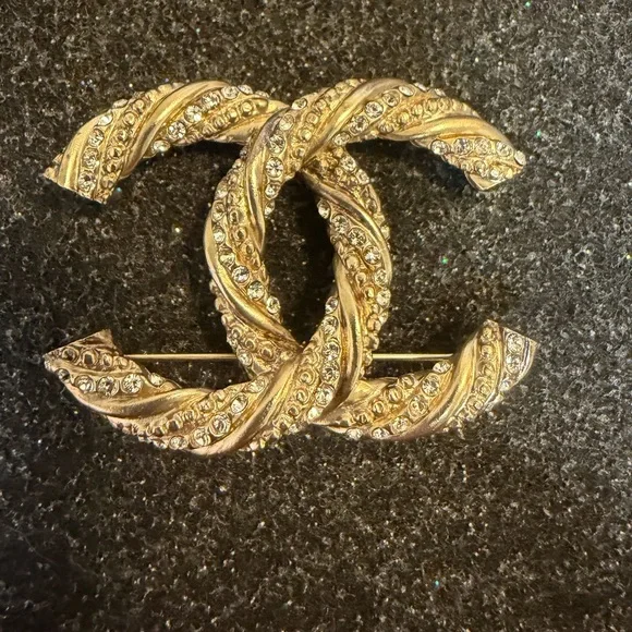 CHANEL Twisted Gold and Crystal Brooch - Picture 8 of 9